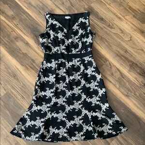 ANN TAYLOR Elegant Black and Cream Sleeveless Floral Dress Size 2P